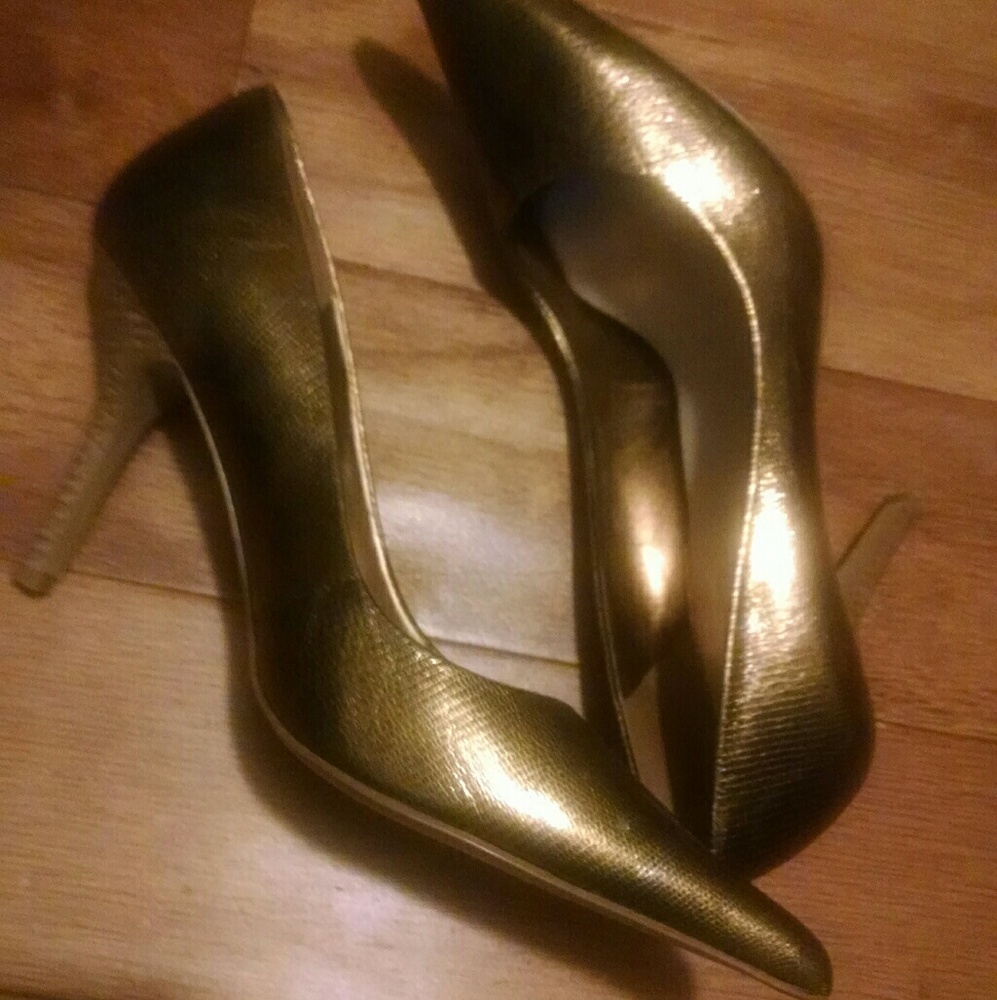 Heels - Picture 4 of 6